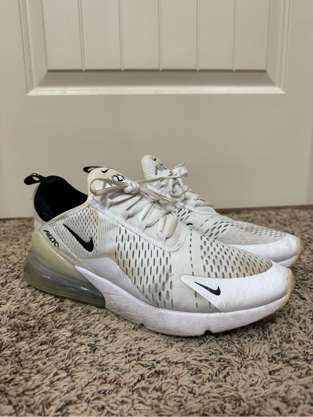 Nike Menโs White/Black Air Max-Style Sneakers